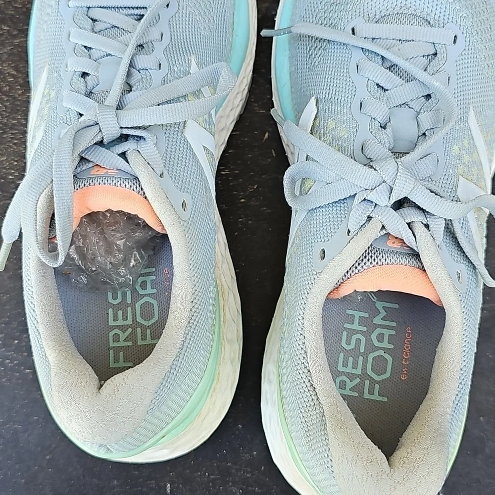 New Balance Women's Light Gray and Mint Athletic Shoes Sz 8 - Picture 8 of 10